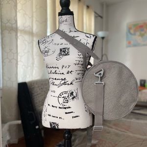 Brand New Unisex DSW Large Nylon Duffle Bag 19” X 11” In Gray